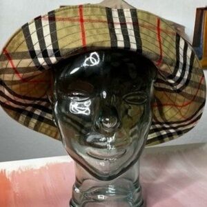 Vintage Burberry Plaid Hat in Beige and Black